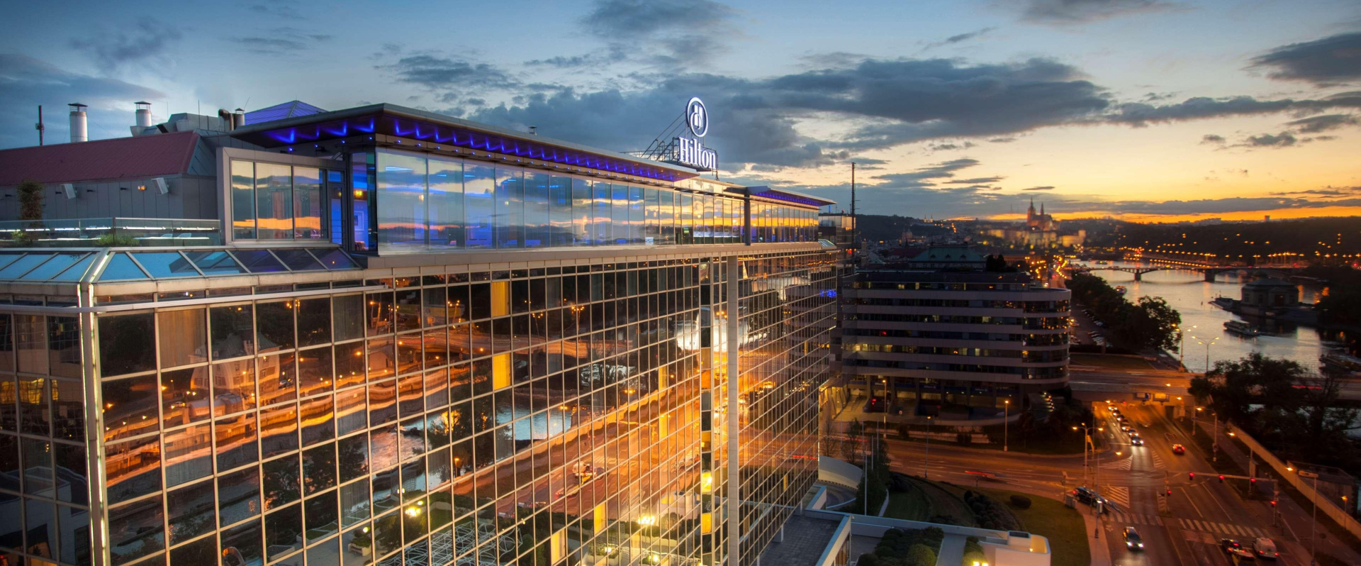 Pozadí Hilton